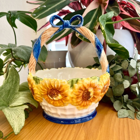 Source Unknown Other - Vintage Ceramic Sunflower Basket Circa 1990’s